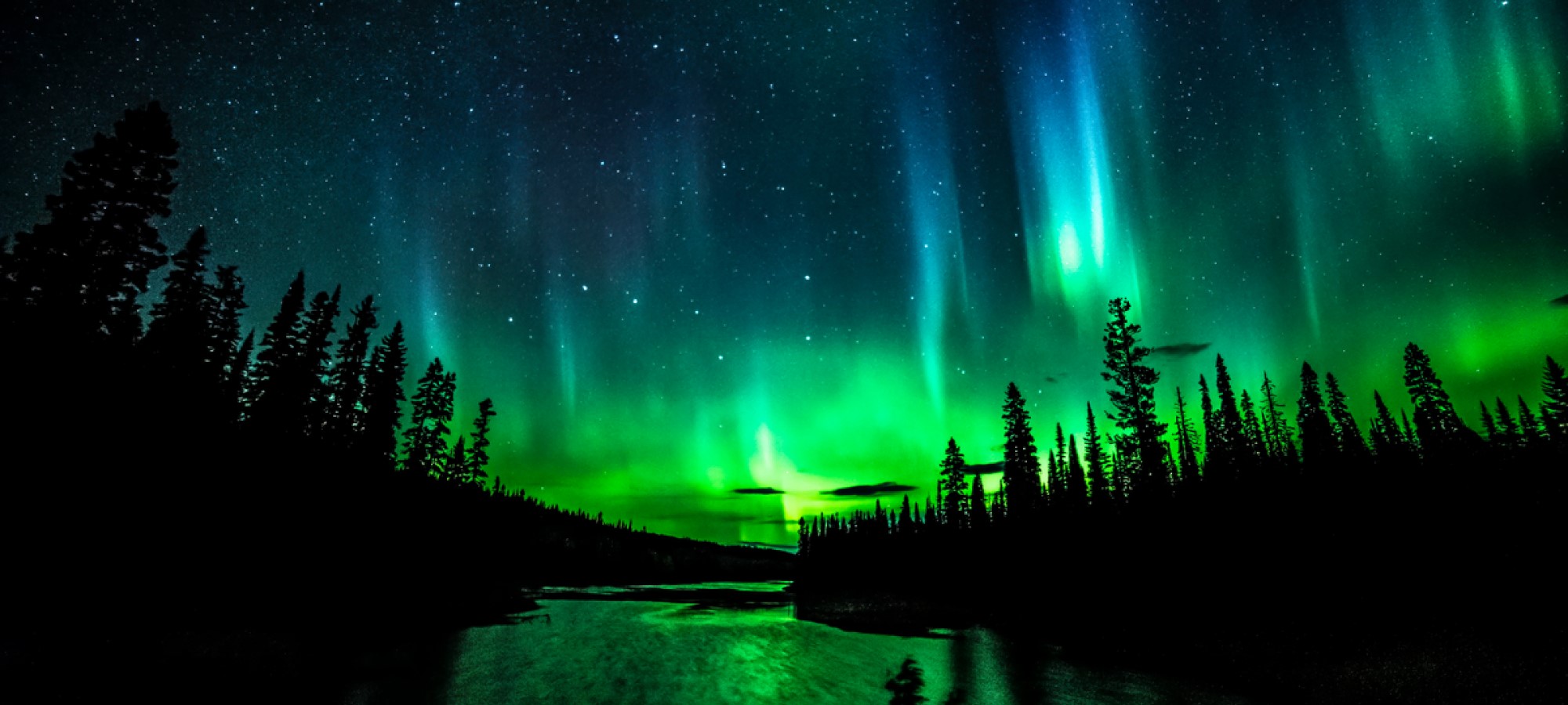 canada northern lights in city